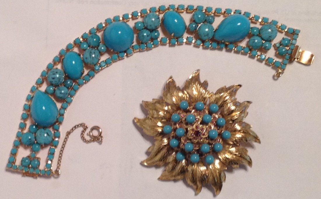 Estate vintage assorted jewelry. (T) (1 of 2)