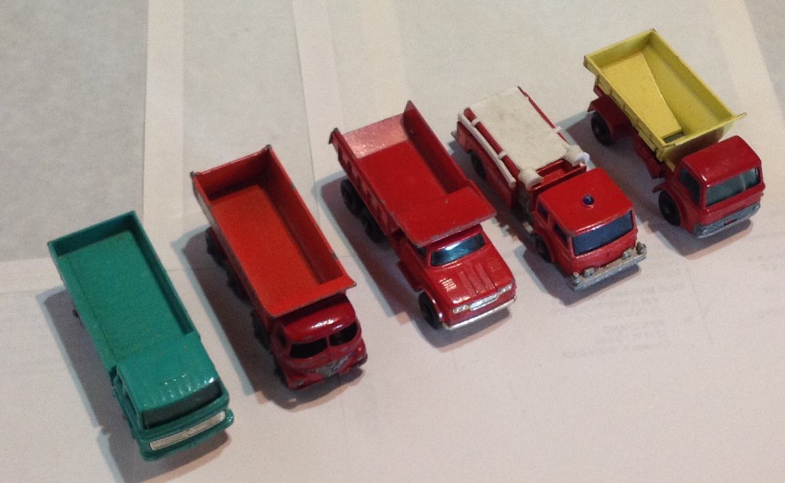 Estate vintage diecast Matchbox Lesney assorted cars: Estate. Markings. Some missing parts. Paint chips.