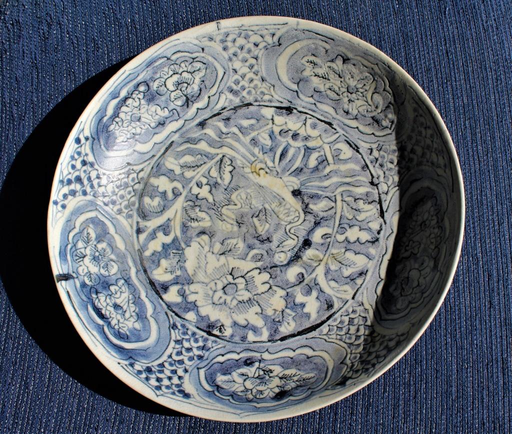 Vietnam 17th cen.Blue & White Dish Ming Dynasty: Authentic Chinese Blu and White dish with Phoenix design on the dish (royalty) dated to the Ming Dynasty excavated from Binh Thuan Ship Wreck in central Vietnam (South China Sea). See Vietnamese Binh 