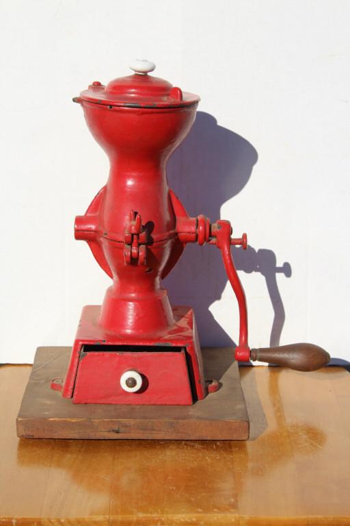 Old Fashion Coffee grinder (1 of 3)