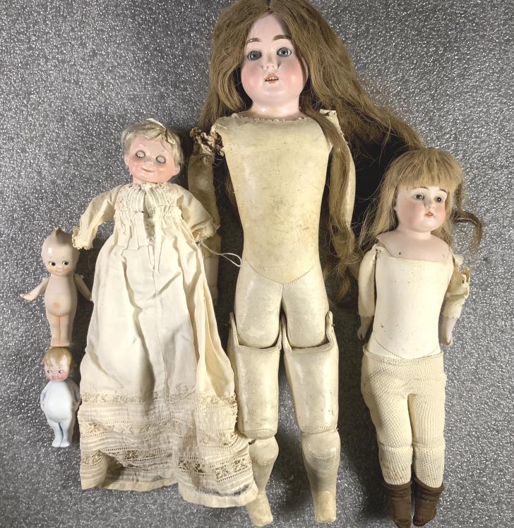 Doll lot, 5 dolls (1 of 2)