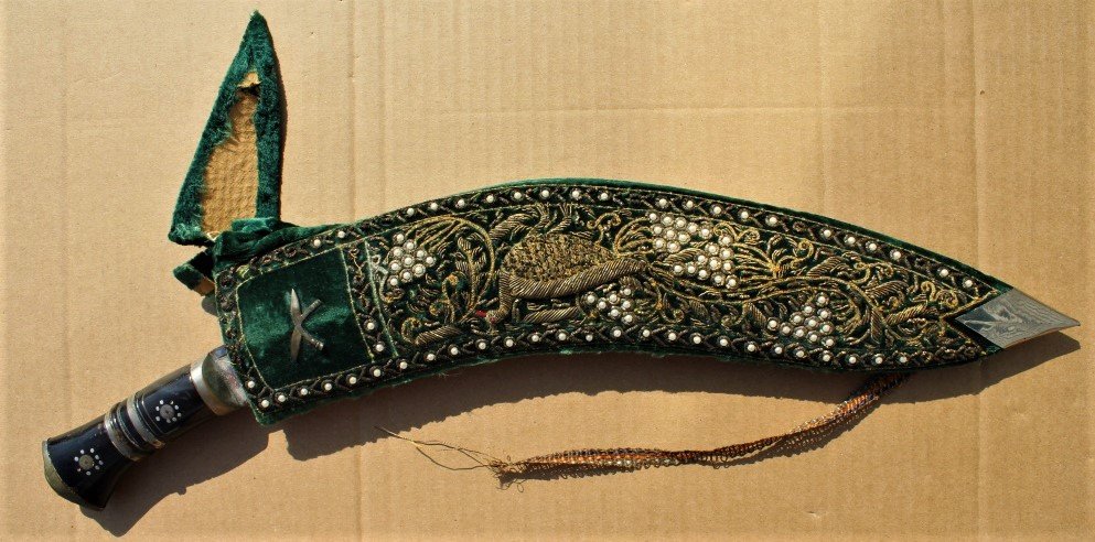 ANTIQUE TURKISH/ARABIC DAGGER SWORD.  Arabic Sword Probably Saudia Arabia with  stones. Title: (1 of 9)