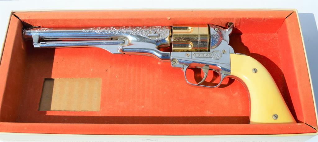 Hubley Colt 45 Toy gun (original box): Hubley Colt 45 Toy gun (original box). . Title: Hubley Colt 45 Toy gun (original box)..50 x 13.25 x 1.75