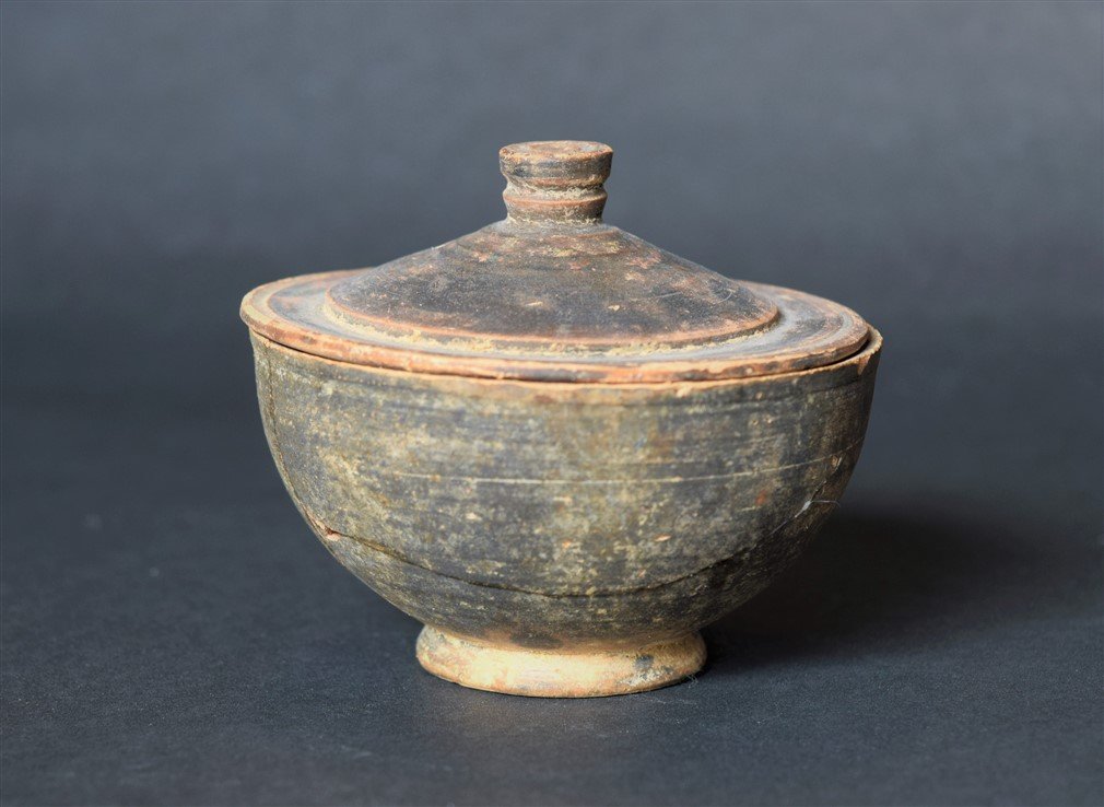 Beautiful Greek Black Glazed Pyxis, c. 4th-3rd century (1 of 4)