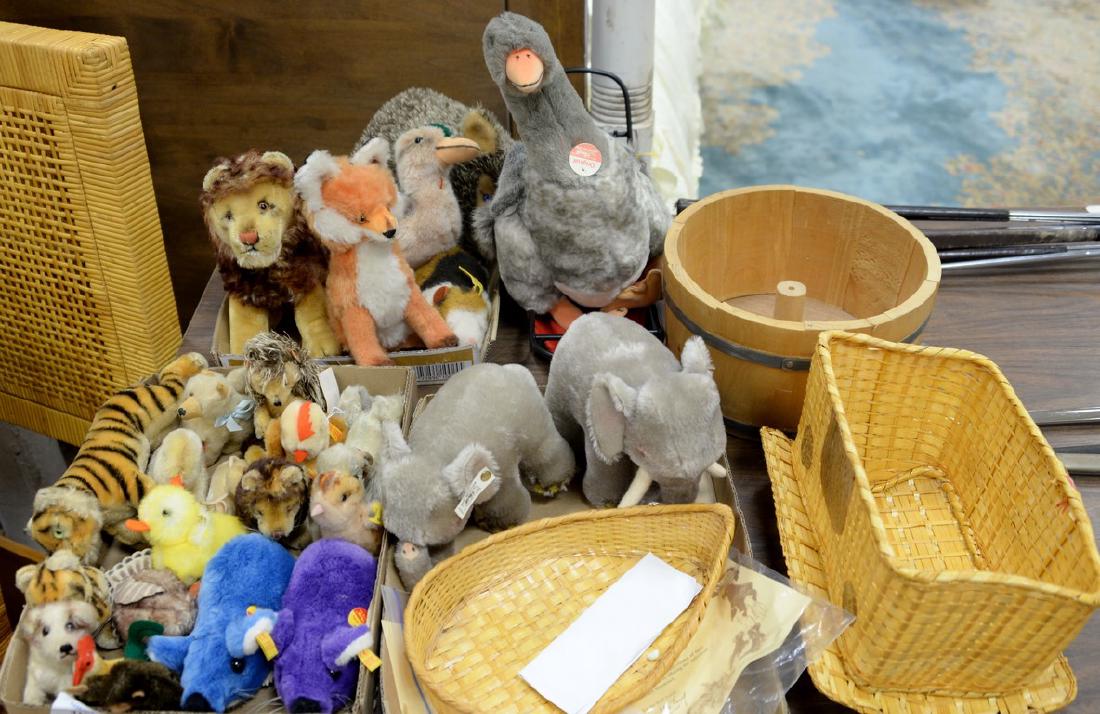 Large group of Steiff stuffed animals to include (1 of 8)