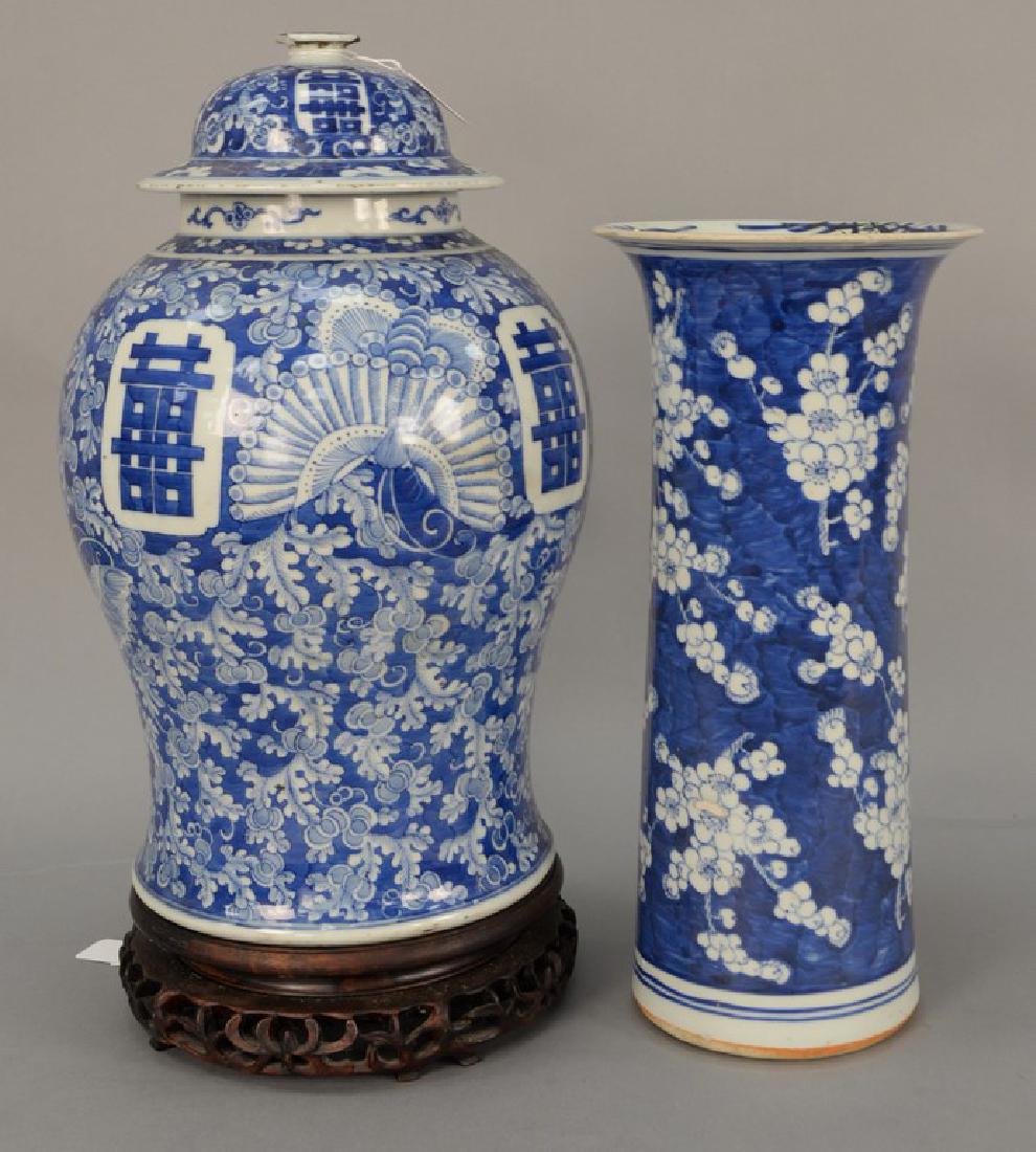 Two Chinese blue and white pieces to include a sleeve (1 of 6)