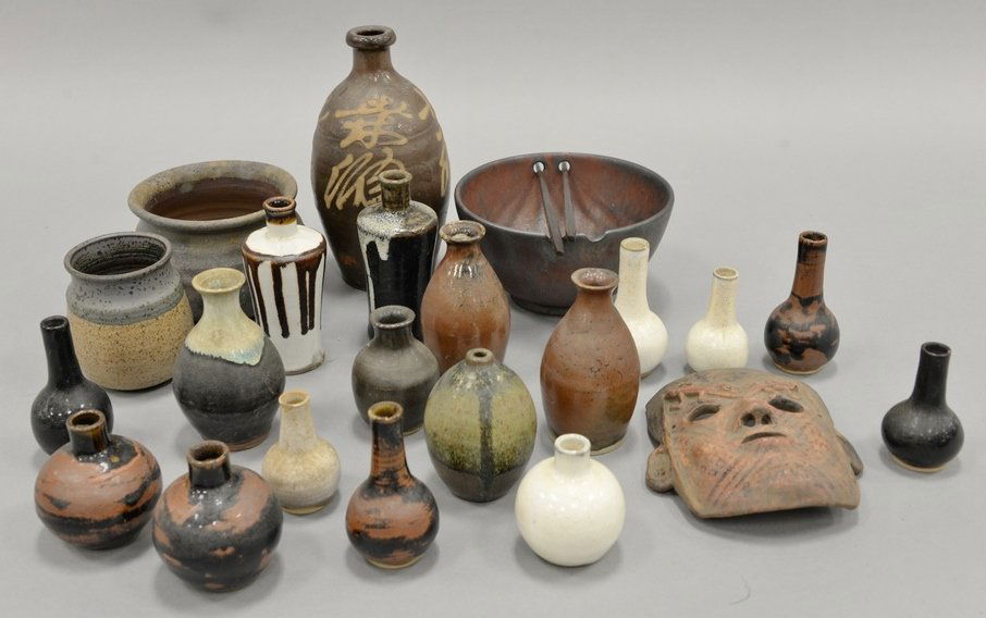 Group of twenty-two pottery/stoneware to include three (1 of 7)
