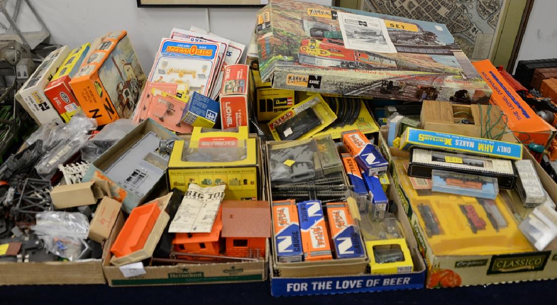 Large group of N Gauge trains to include Revell the: Large group of N Gauge trains to include Revell the Desert Chief set of Atlas parkway train cars and engines in original plastic cases, postage stamp trains, Atlas tracks, Revell Locomotive Buildings