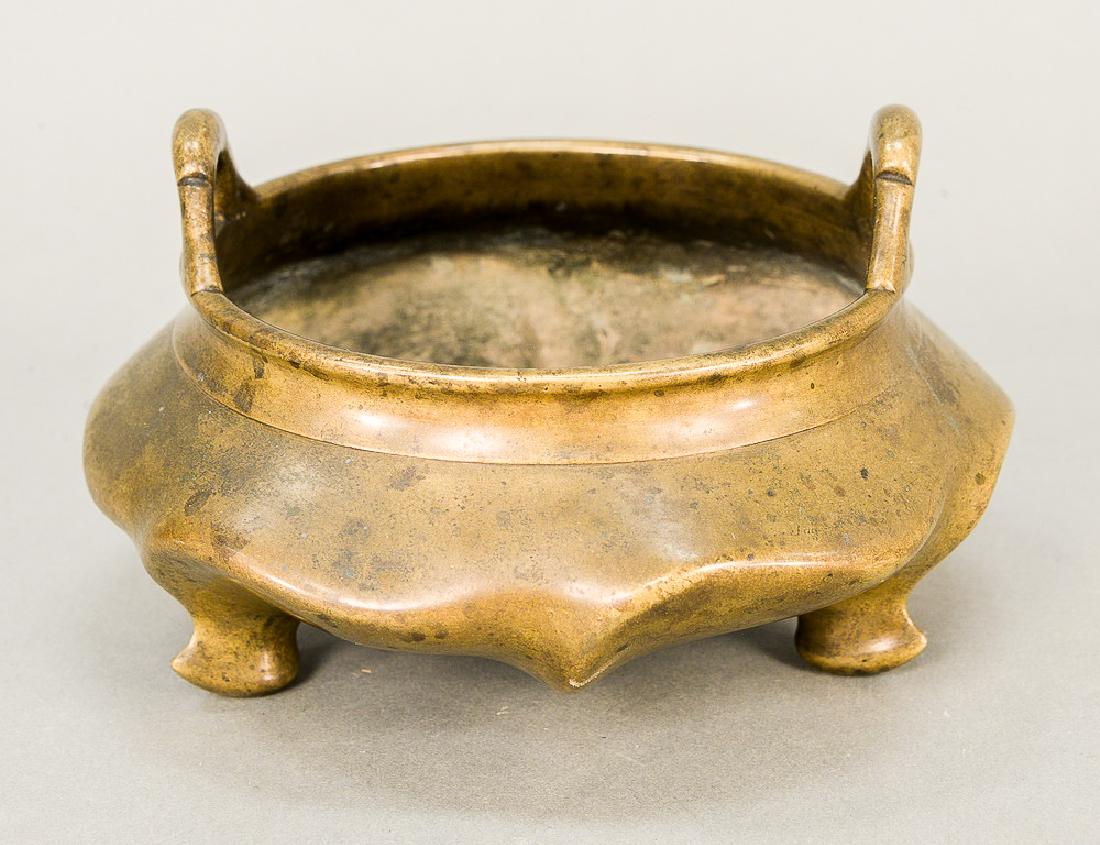 Bronze tripod censer, with loop handles on a squat (1 of 6)