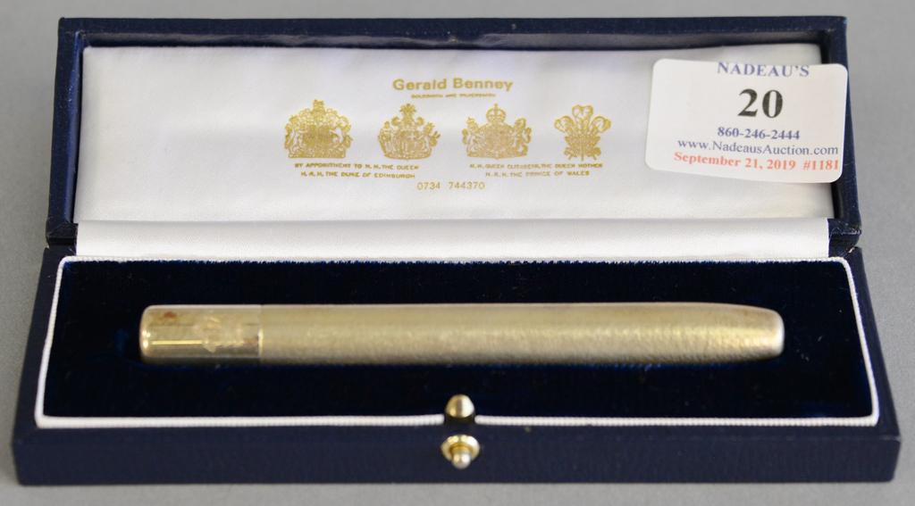 Gerald Benney 10K gold flash light in original box.: Gerald Benney 10K gold flash light in original box. 43.4 gr. without bulb and spring. lg. 4 3/4 in.