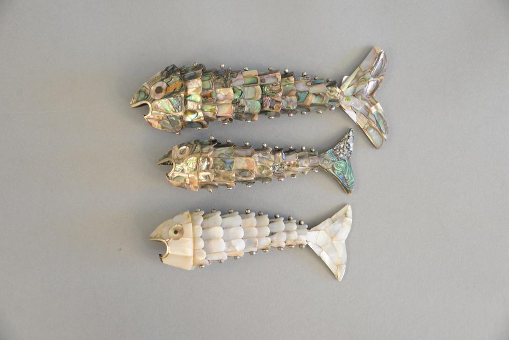 Three mother of pearl fish with articulating bodies.: Three mother of pearl fish with articulating bodies. lg. 6 3/4" x 7 3/4" x 6"