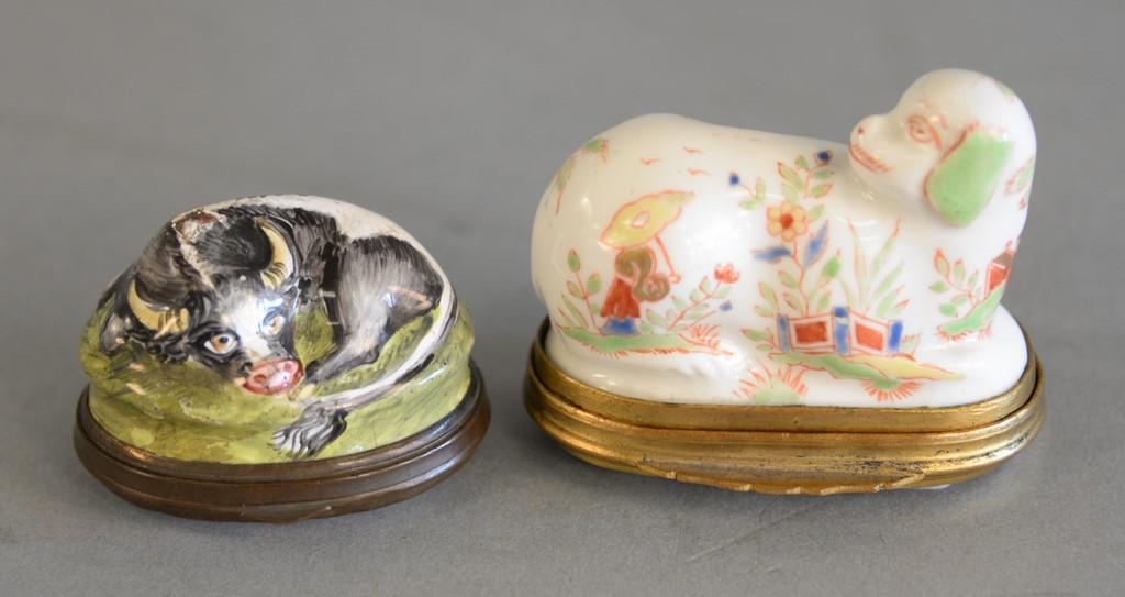 Two Bonbonniere boxes including porcelain chantilly: Two Bonbonniere boxes including porcelain chantilly style chinoiserie snuff box, possibly Samson with red hunting horn mark, model of recumbent dog painted figures and flowery plants and Battersea ena
