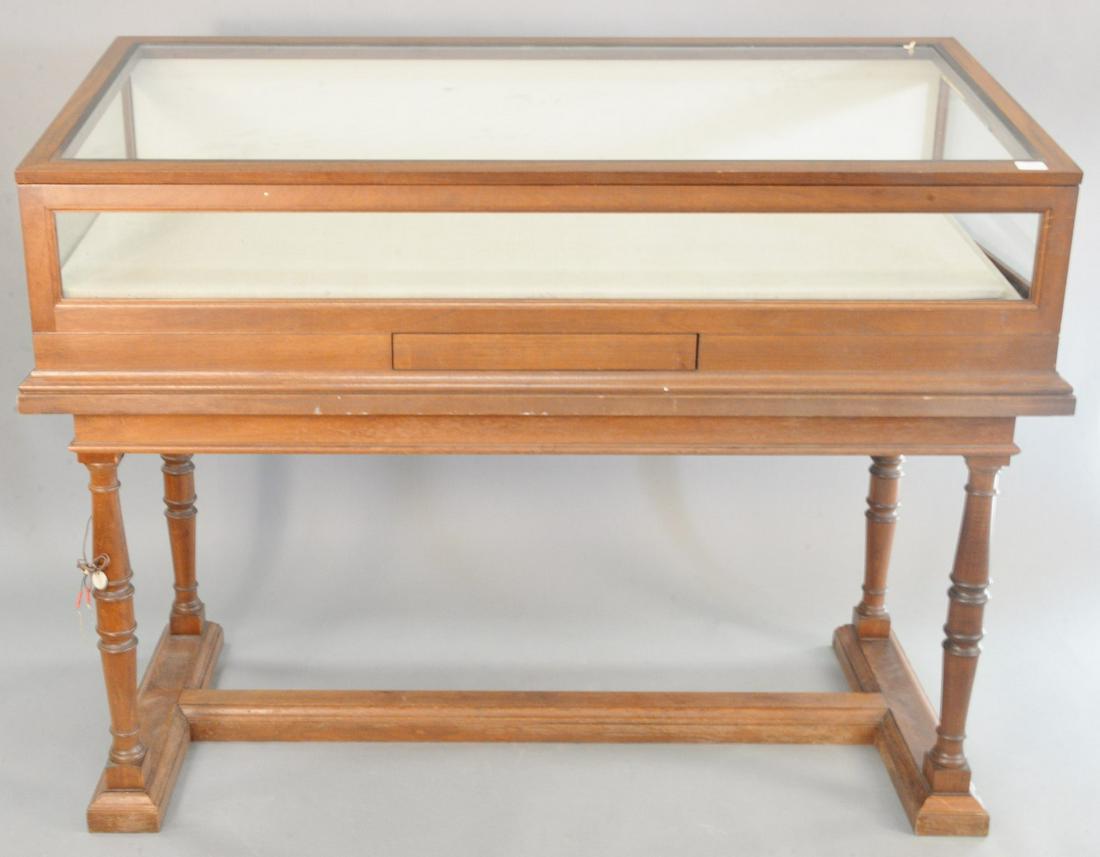 Mahogany showcase with lift top and tilting interior on (1 of 4)