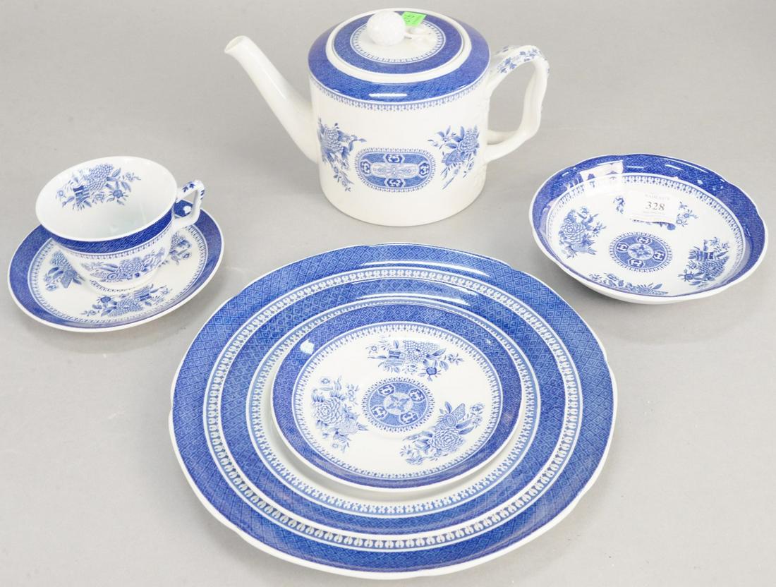 Seventy-nine piece Copeland spodes fitzhugh Blue and: Seventy-nine piece Copeland spodes fitzhugh Blue and white China set.