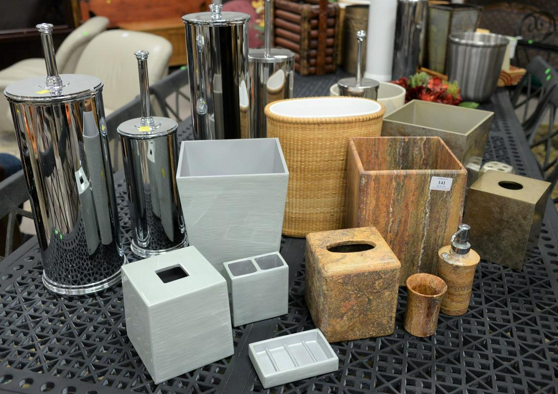 Large group of bathroom accessories to include waste (1 of 4)