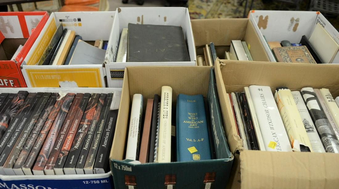 Large group of books to include antique reference (1 of 5)