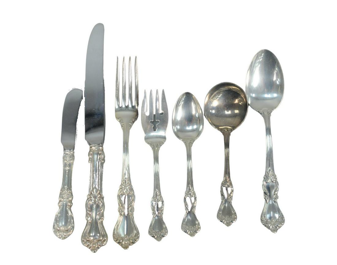 101 Piece Reed and Barton Sterling Silver Flatware Set: 101 Piece Reed and Barton Sterling Silver Flatware Setto include 15 dinner forks,15 knives, 15 dinner knives, 15 salad forks, 12 tablespoons, 17 teaspoons, 3 soup spoons, 1 sugar, 1 hors d'oeuvre fork