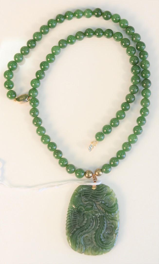 Green jade bead necklace with carved green jade (1 of 4)