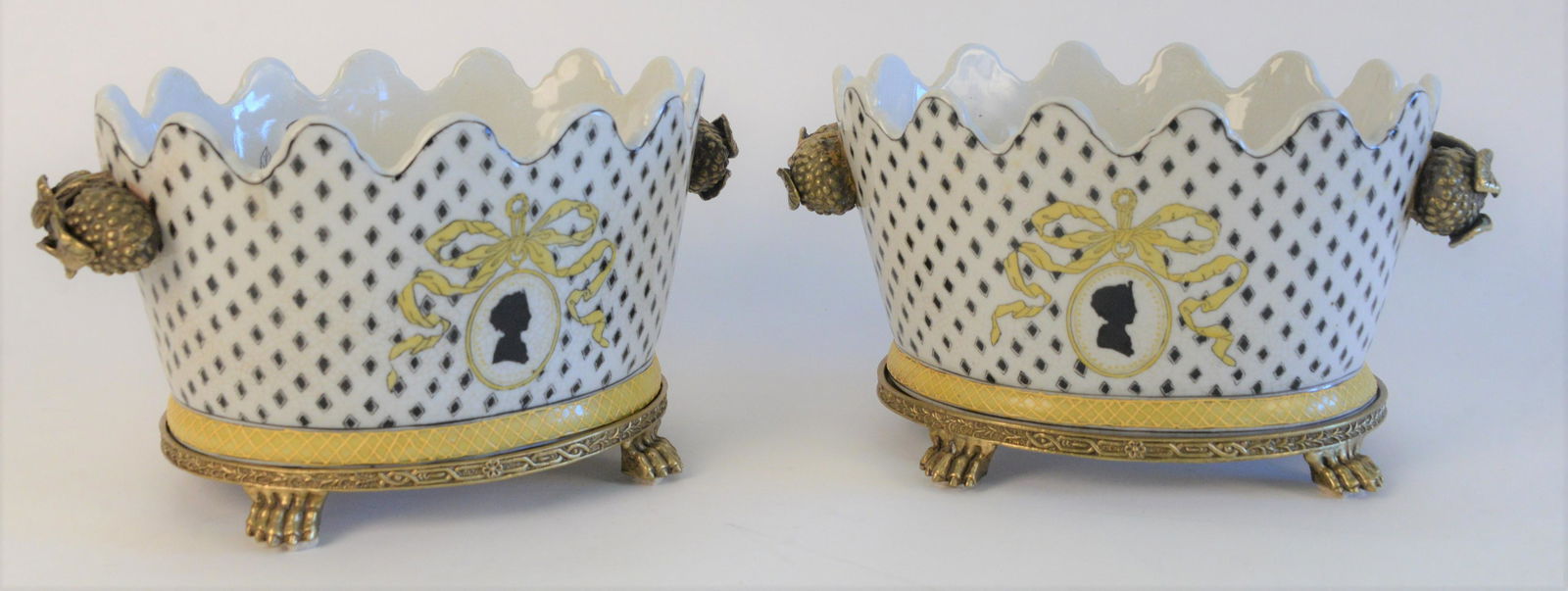 Pair of Porcelain Cachepots, with painted and enamel (1 of 4)