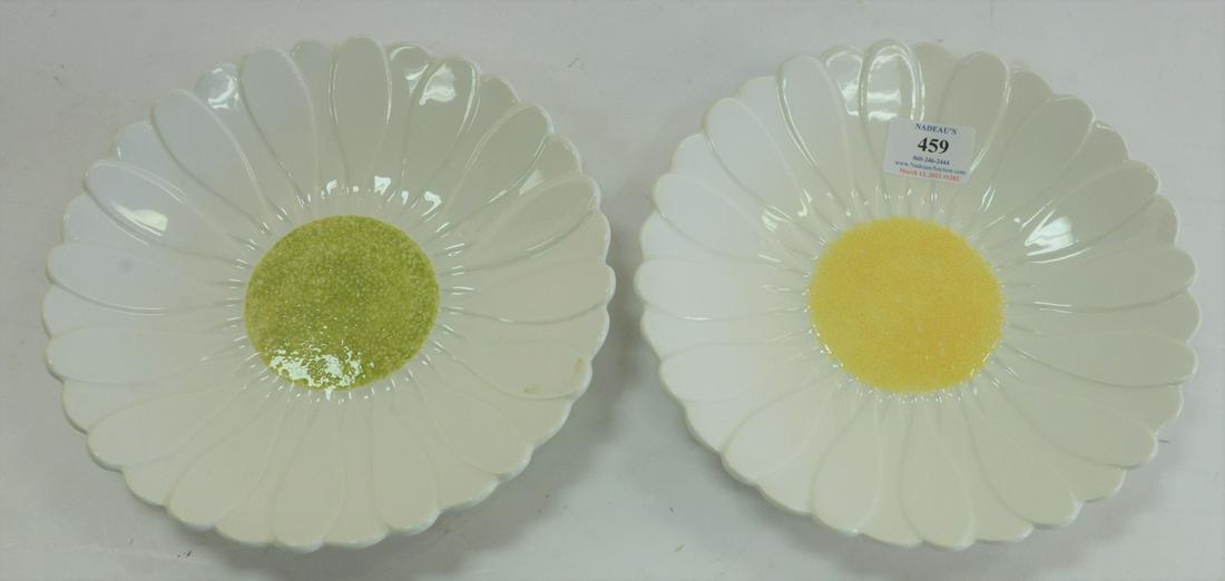 Set of Fourteen Gien Daisy plates, marked 'Gien France': Set of Fourteen Gien Daisy plates, marked 'Gien France' to the underside, diameter 9 inches.