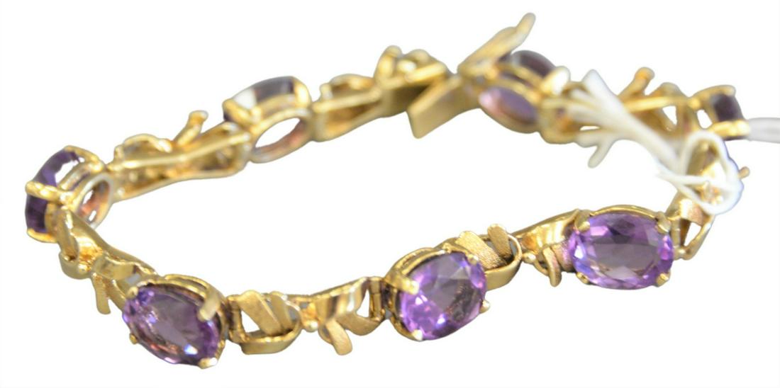 18 Karat Gold Bracelet, set with oval amethysts, length (1 of 3)
