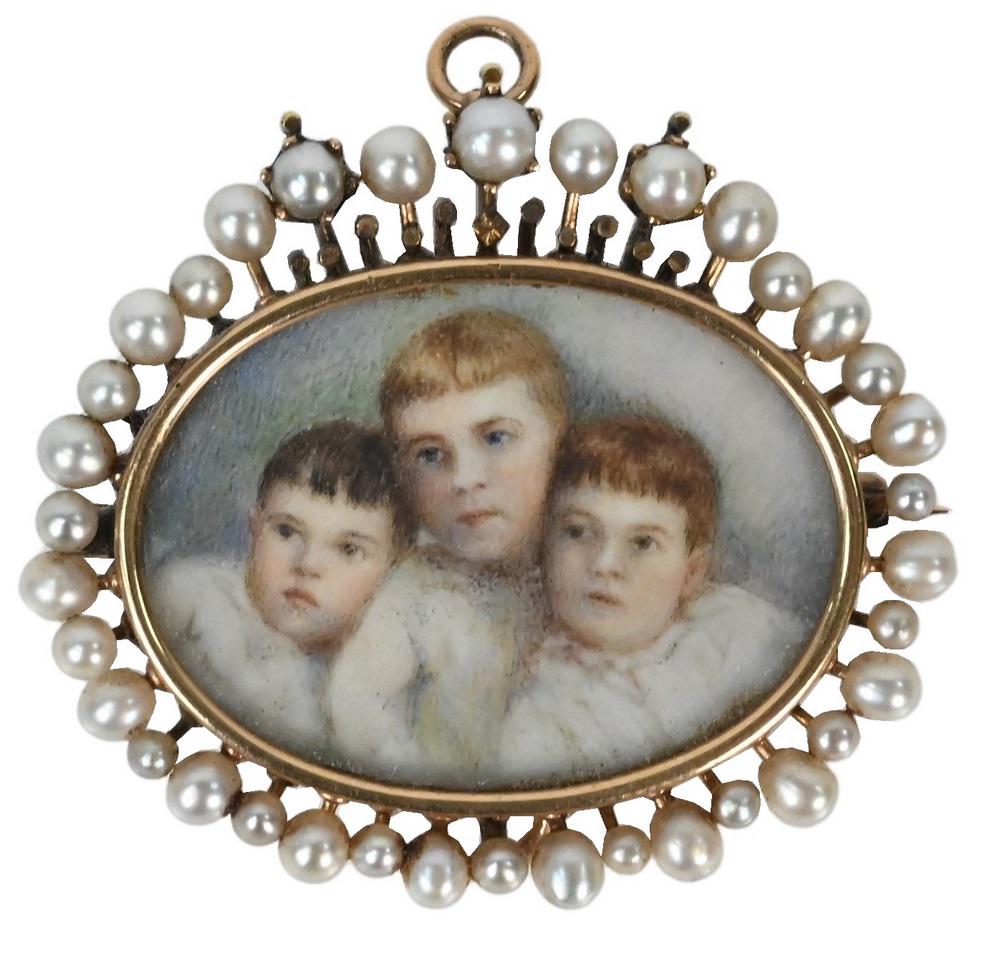 Victorian Brooch/Pin, having portrait of three young (1 of 4)