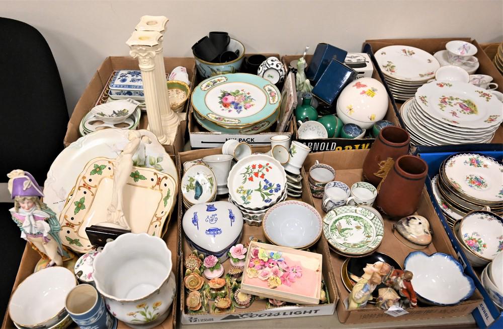 Six Tray Lots of Porcelain, to include De Paris Decor (1 of 4)