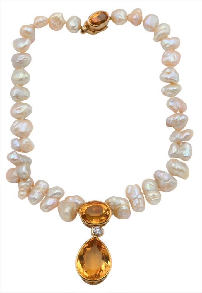Pearl Necklace with 14 Karat Gold Clasp, mounted with (1 of 4)