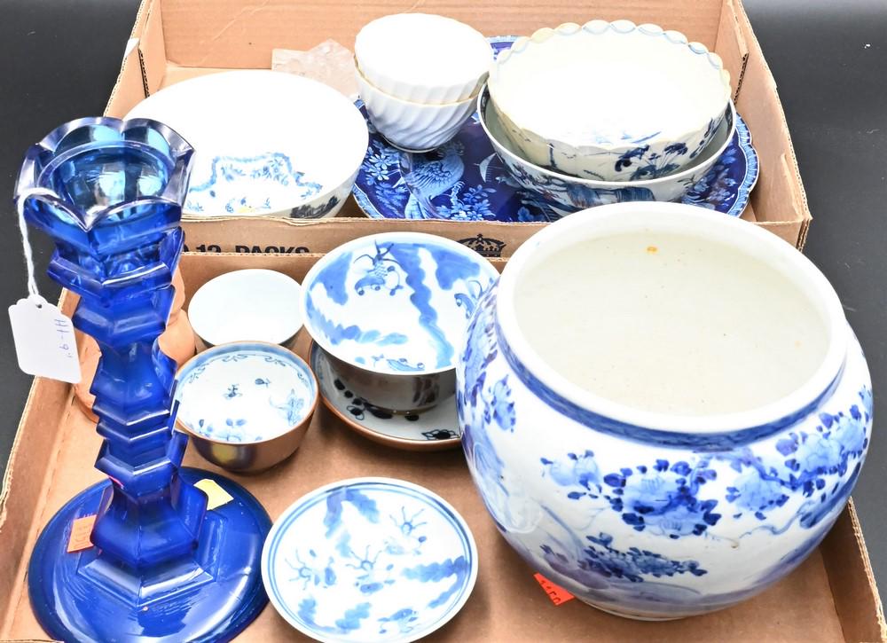 Two Tray Lots of Porcelain and Ceramic Items, to include Chinese porcelain vase, cups and saucers; (1 of 4)