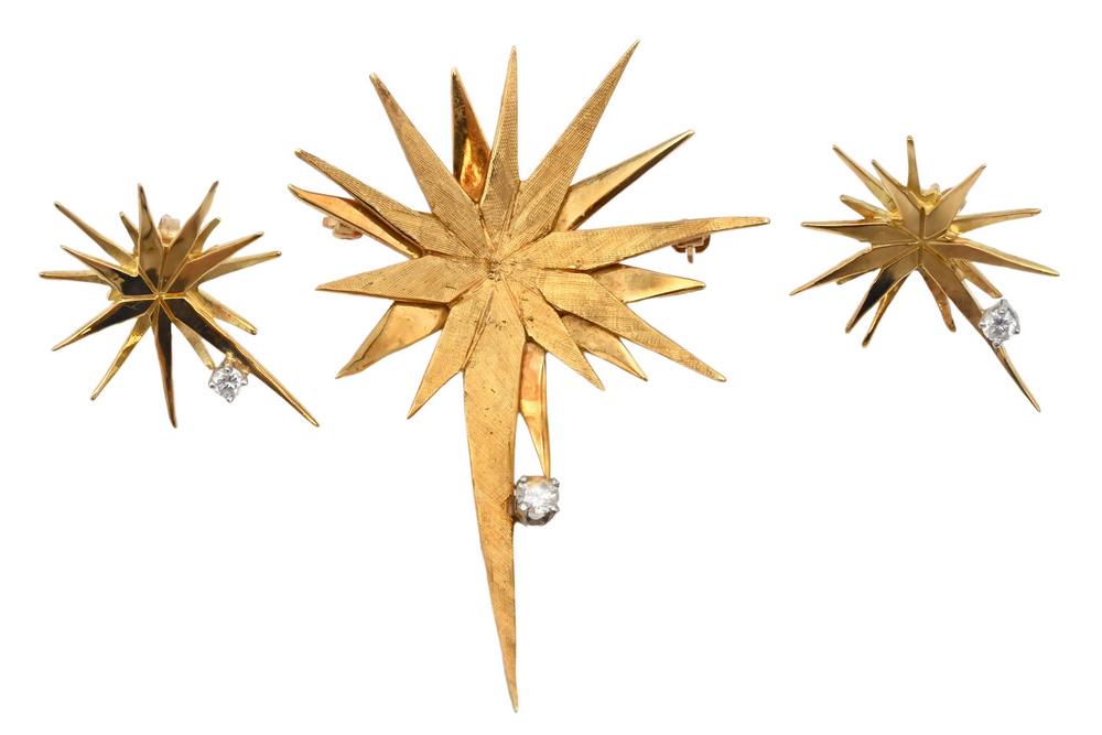 Mappin 18 Karat Yellow Gold Three Piece Set, to include a brooch, 56mm x 38mm; along with a pair of (1 of 5)