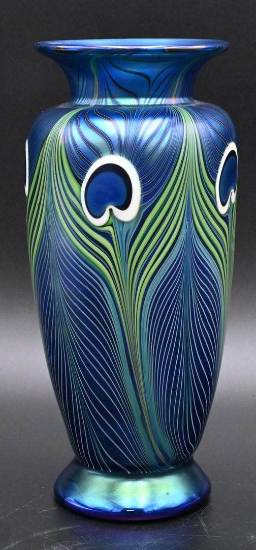 Scott Beyers Orient and Flume Art Glass Peacock Vase (1 of 4)