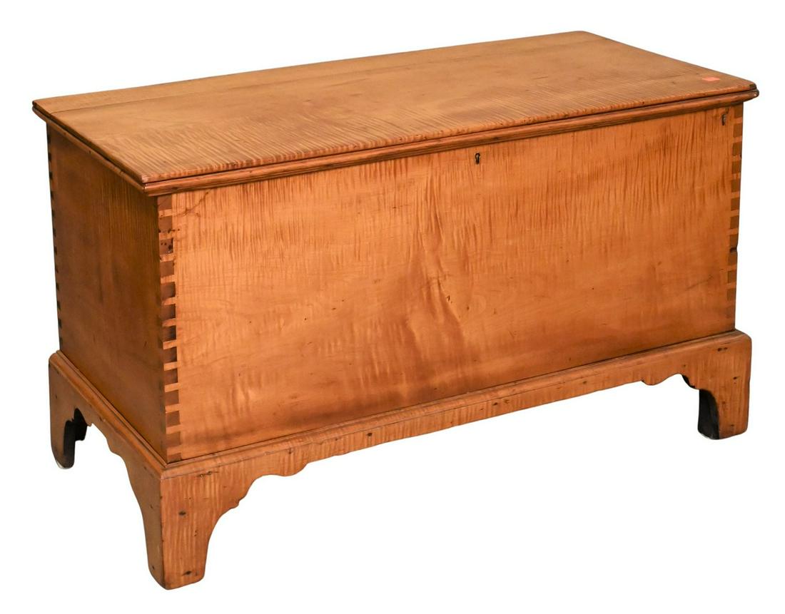 Chippendale Tiger Maple Lift Top Chest (1 of 5)