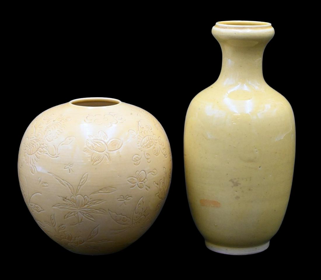 Two Chinese Small Cabinet Vases (1 of 5)
