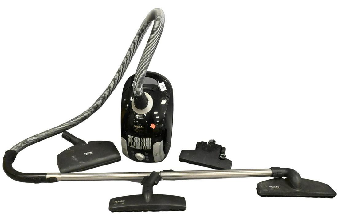 Miele "The Manhattan" Vacuum (1 of 5)