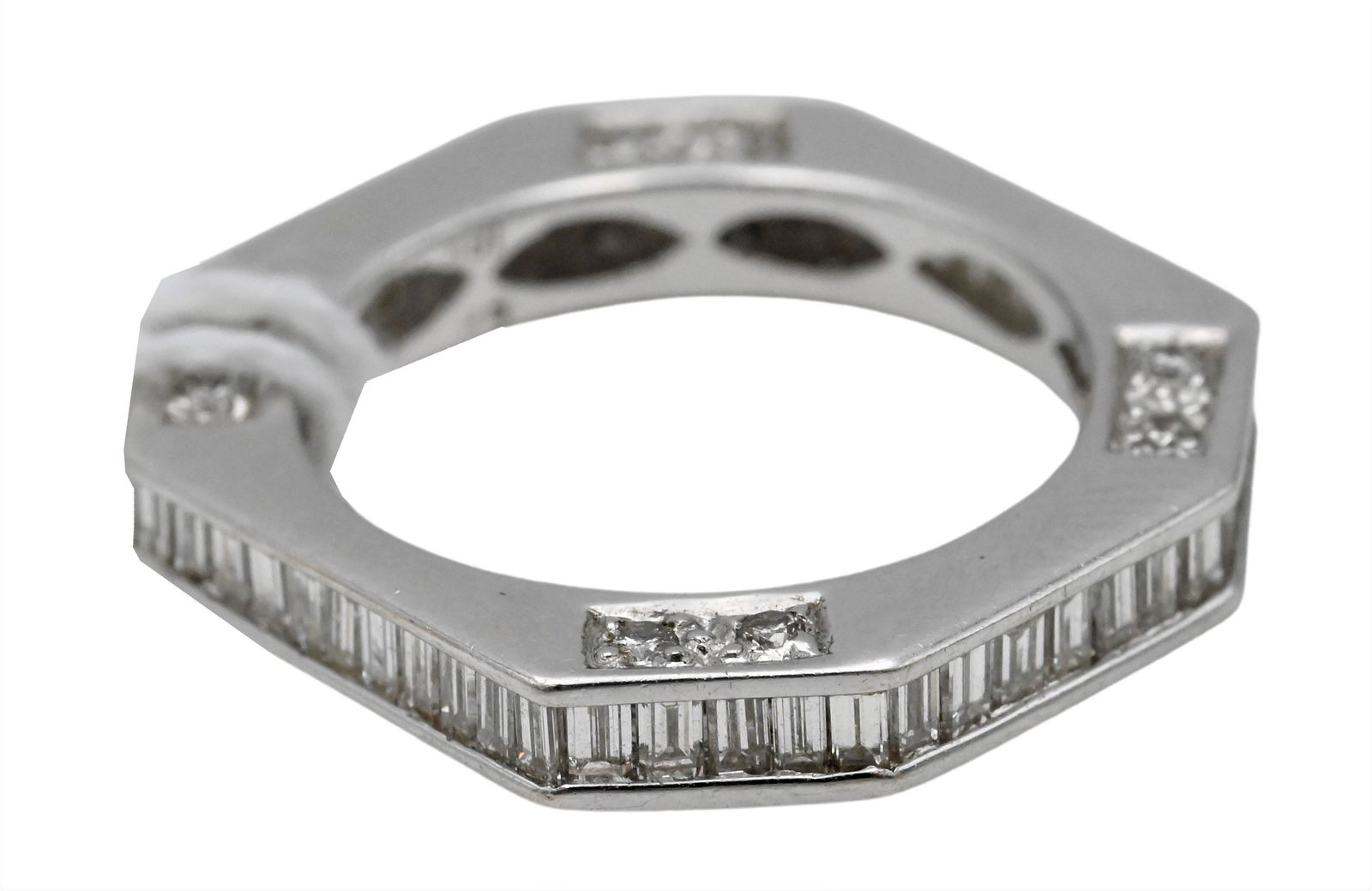 18 Karat White Gold Ring (1 of 3)