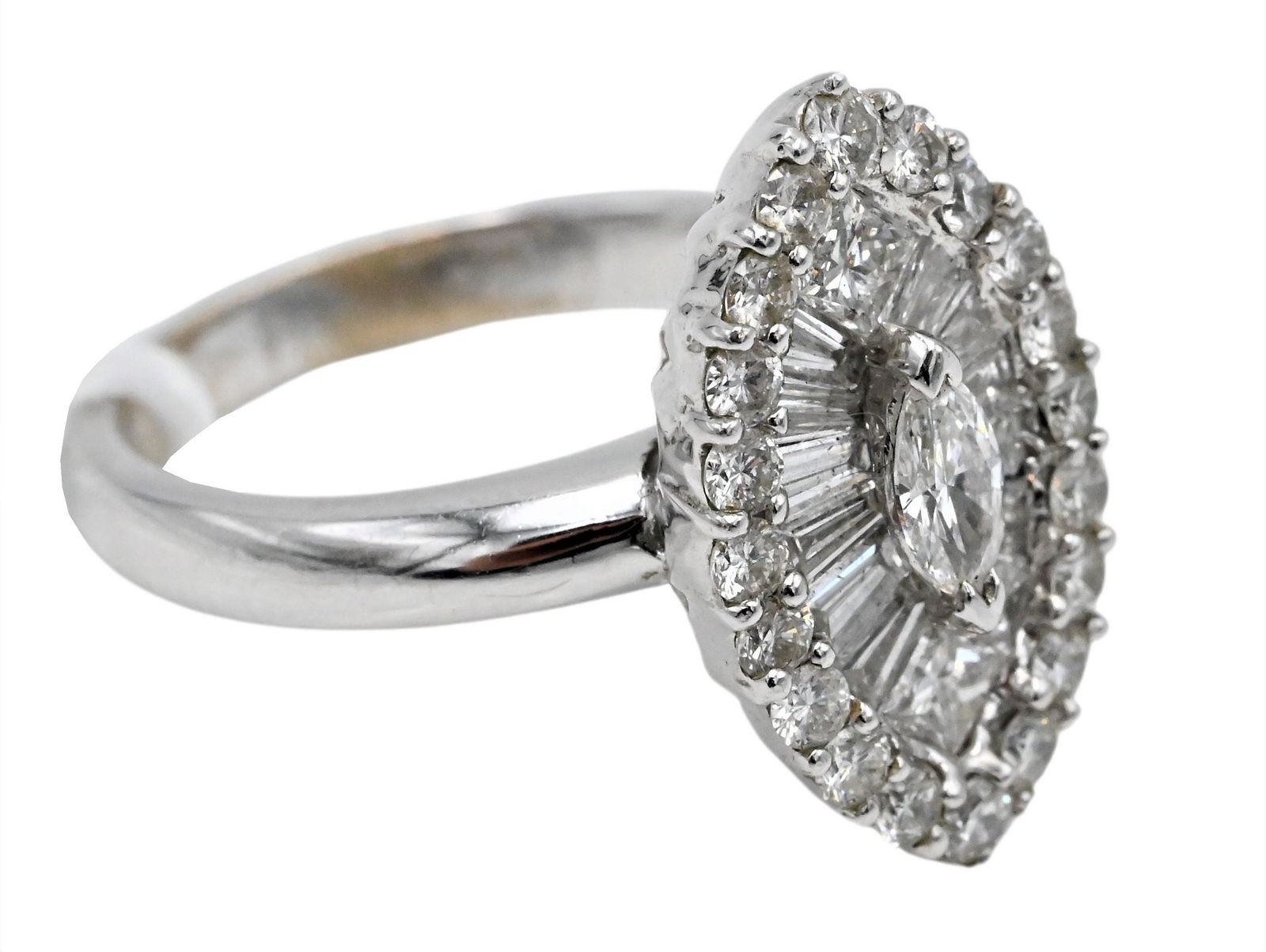 18 Karat White Gold Ladies Ring (1 of 3)