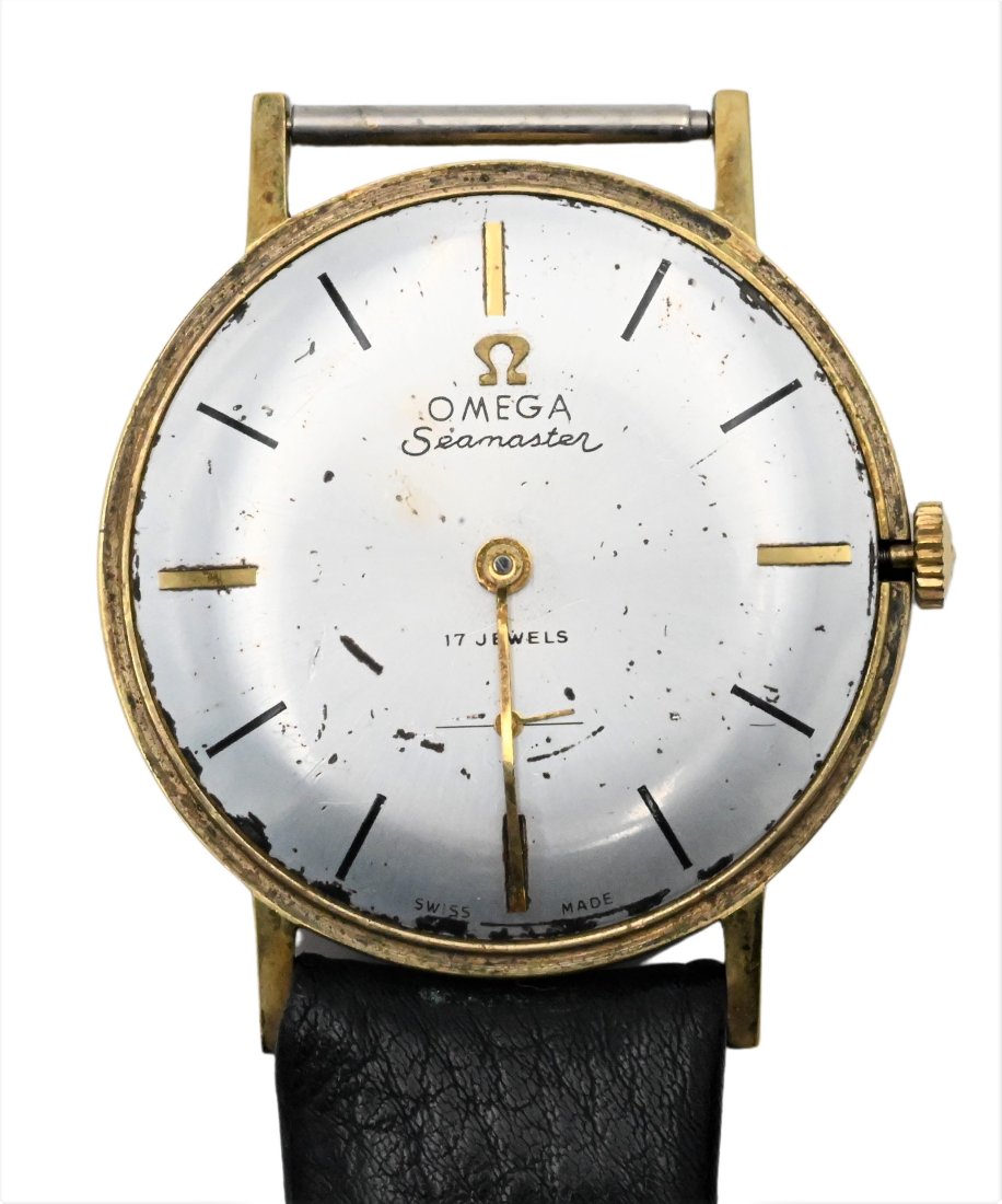Omega Seamaster 18 Karat Yellow Gold Mens Wristwatch: Omega Seamaster 18 Karat Yellow Gold Mens Wristwatch, 17 jewel no glass bezel, no hour hand, 33.3 millimeters, as is**PLEASE NOTE**For first time buyerâ€™s with our auction gallery, we do not acc