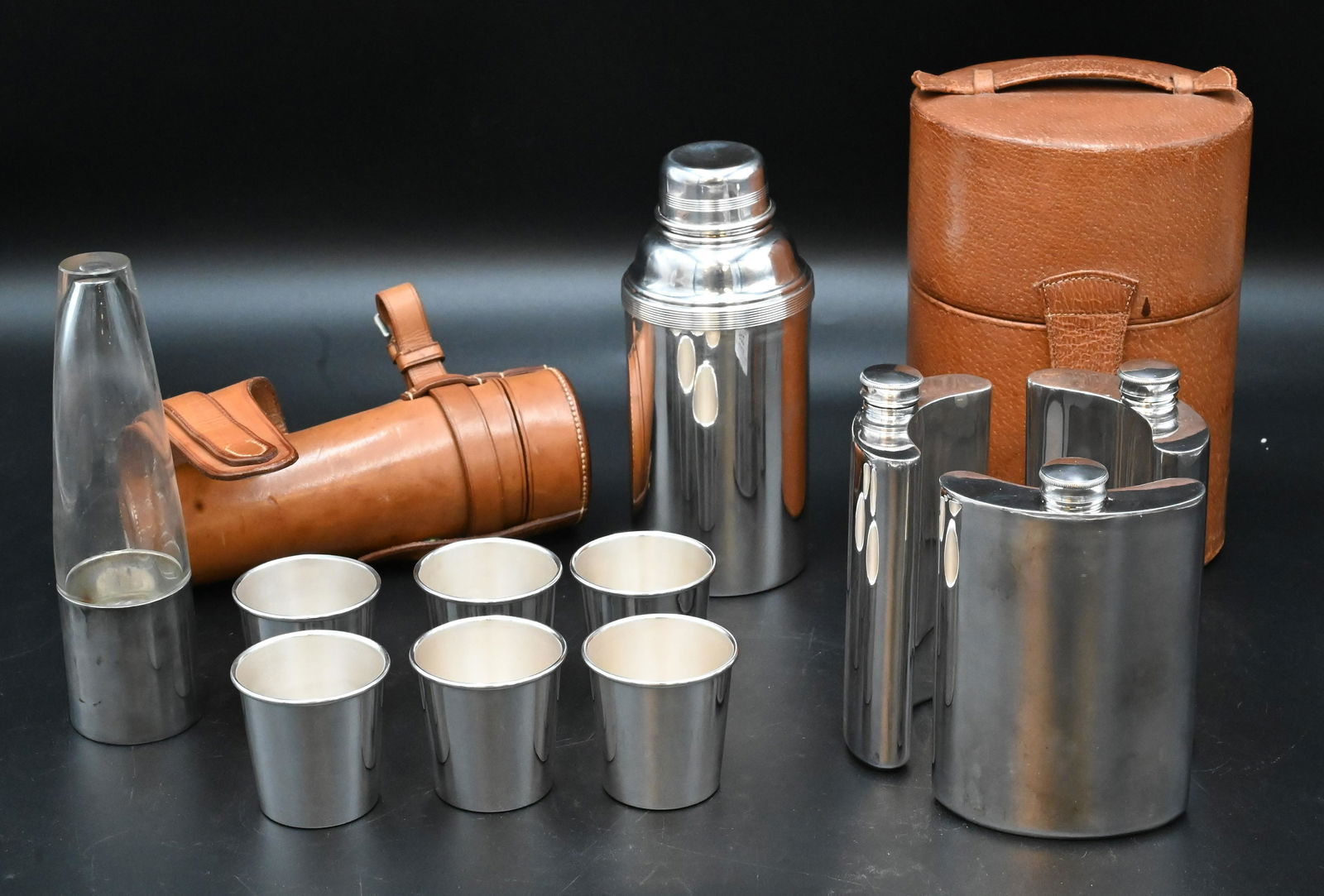 Leather Cased Travellers Cocktail Set (1 of 6)