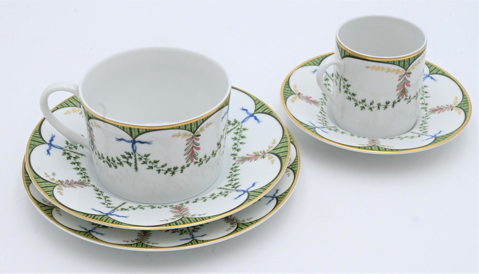 45 Piece Raynaud Limoges "Festivities" Breakfast Set (1 of 7)