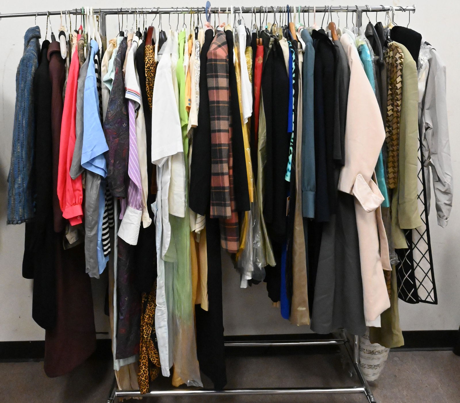 Full Rack of Women's Clothing (1 of 6)