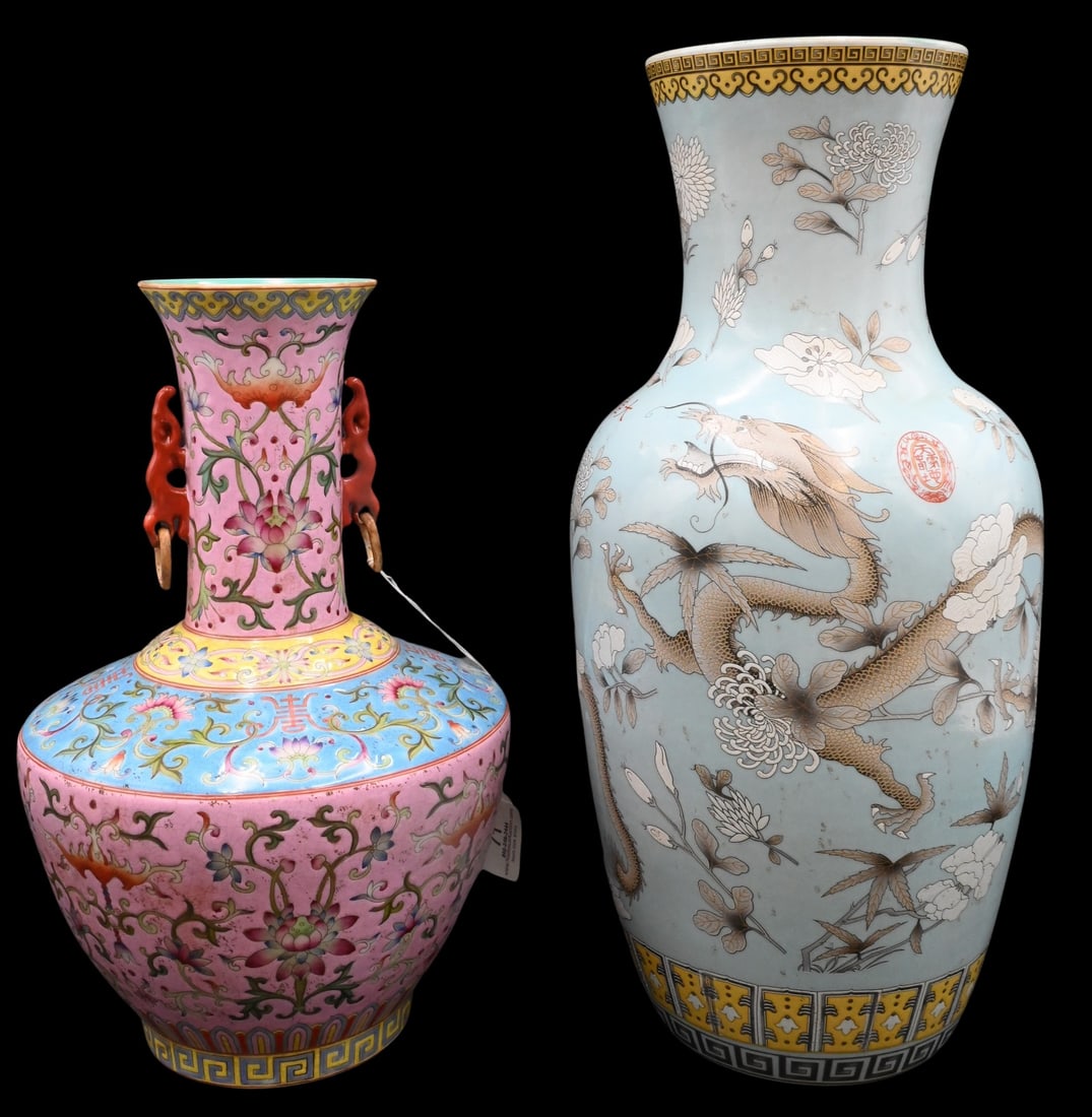 Two Chinese Porcelain Vases (1 of 10)
