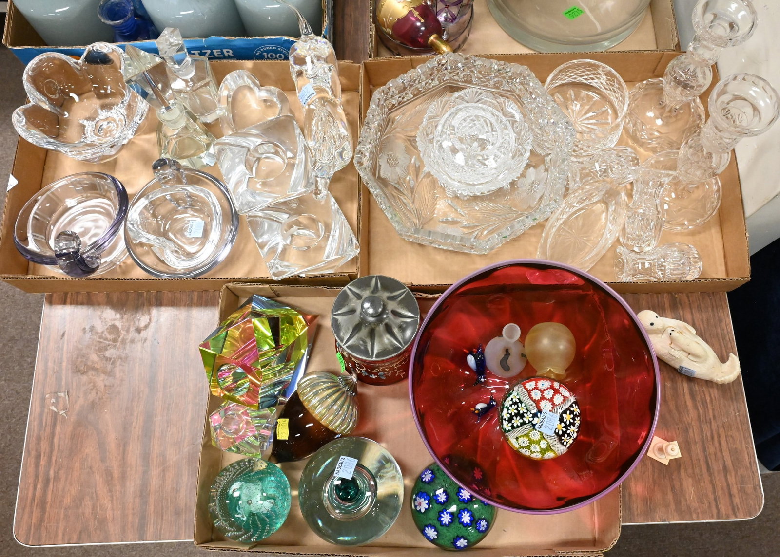 Five Tray Lots of Decorative Glassware to include (1 of 4)