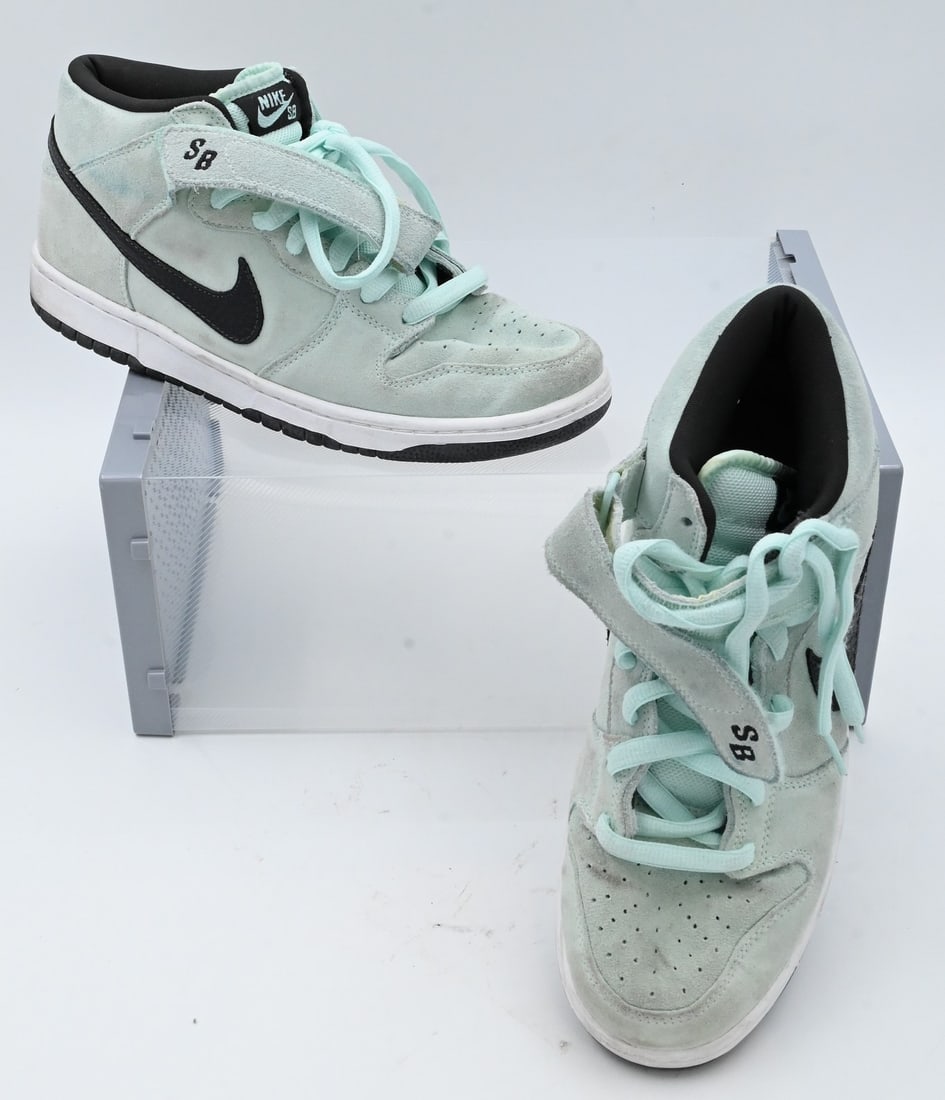 Nike Men's Sneakers Dunk Mid Pro SB in Aqua, White and Black (1 of 5)
