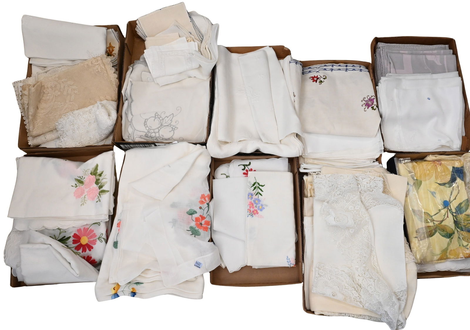 10 Tray Lots of Tablecloths and Linen (1 of 6)