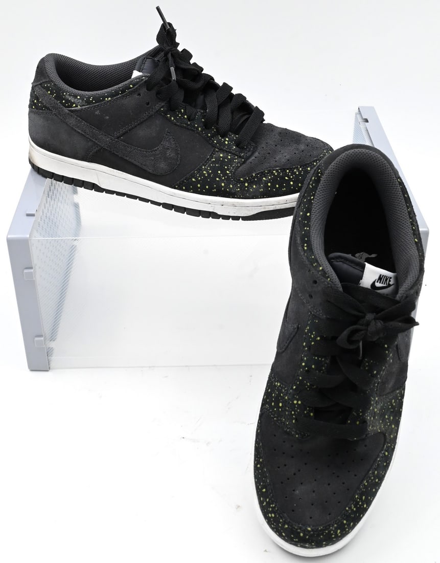 Men's Nike Sneakers Dunk low in Black, White, and Green (1 of 5)