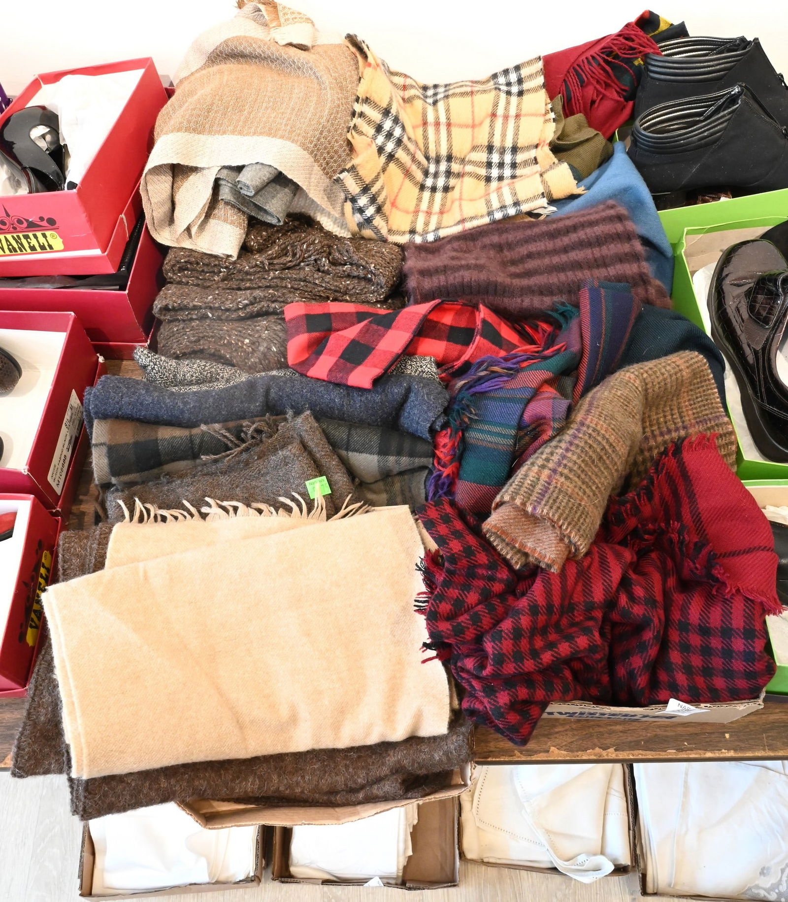 Four Tray Lots of Wool and Knit Scarves (1 of 5)