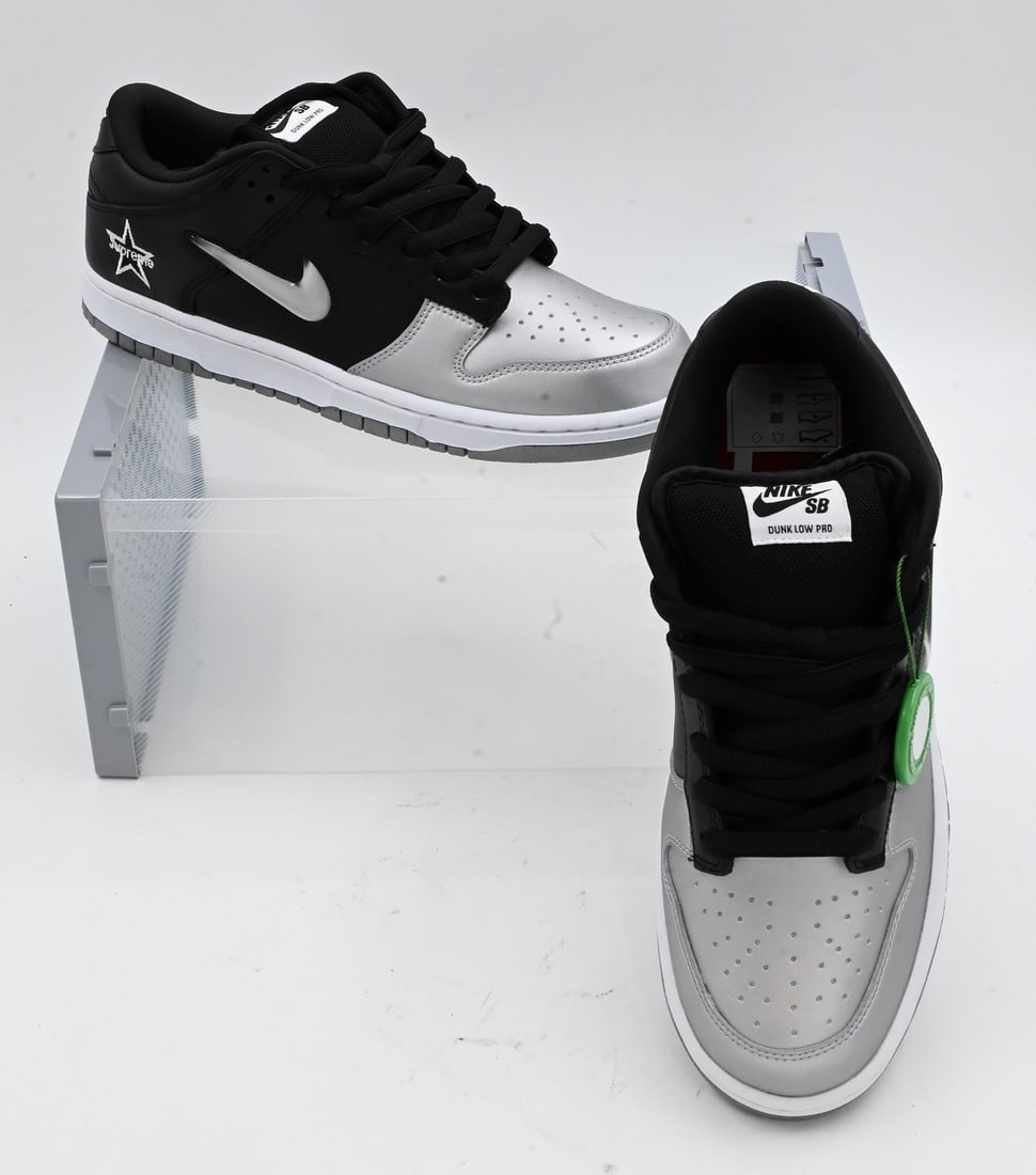 Men's Nike Sneakers SB Dunk Low Supreme Jewel Swoosh in Grey and Black (1 of 6)