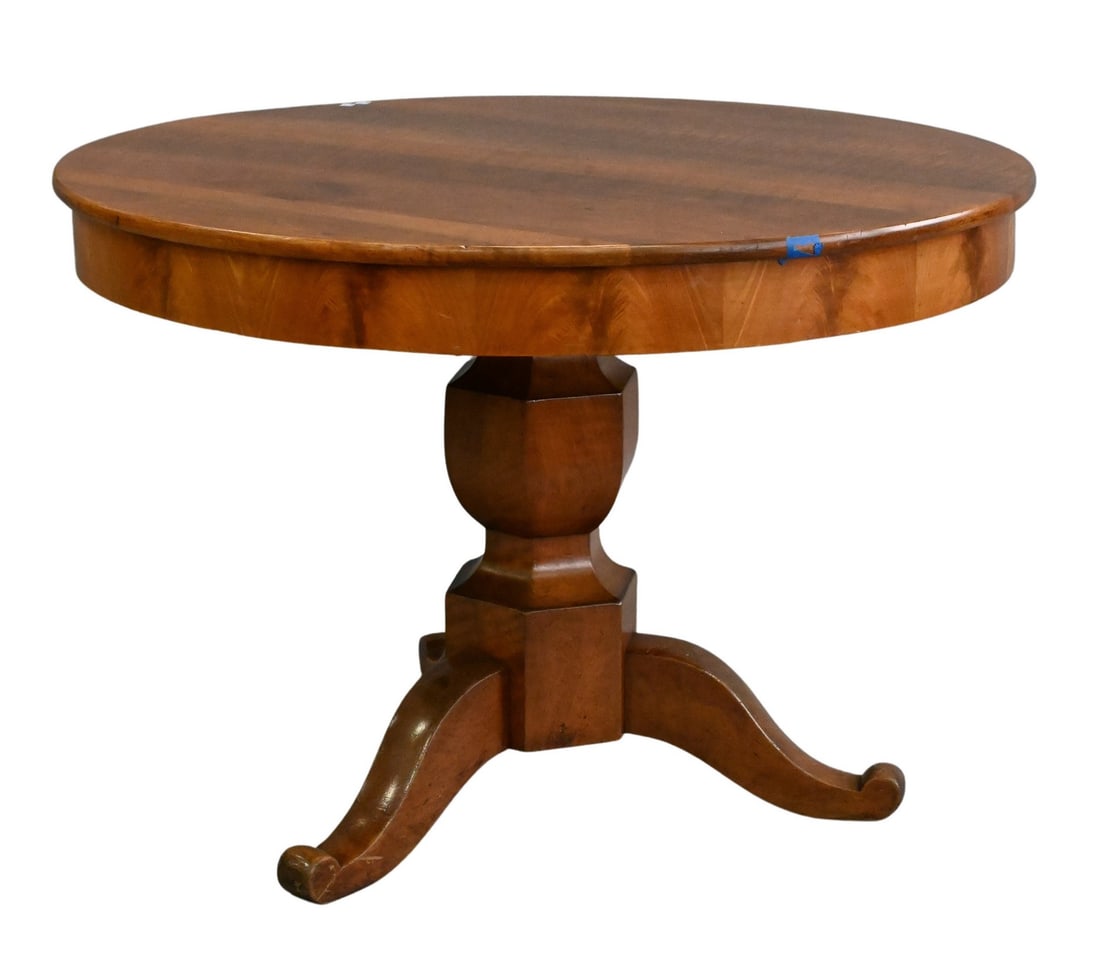 Mahogany  Round  Center  or  Dining  Table on  Pedestal Base (1 of 3)