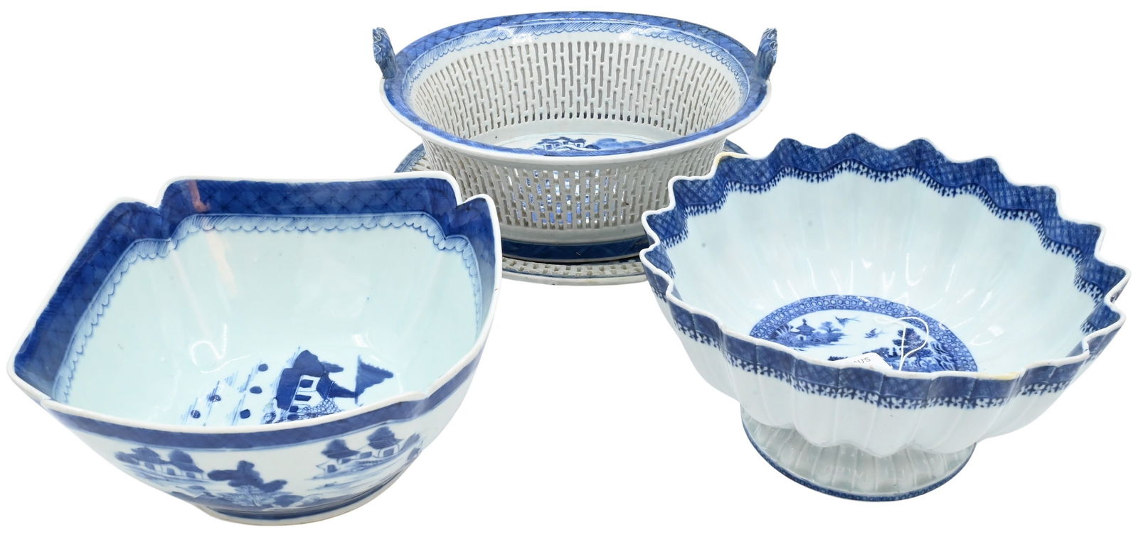 Four Piece Blue and White Chinese Export Canton Bowls Lot (1 of 9)