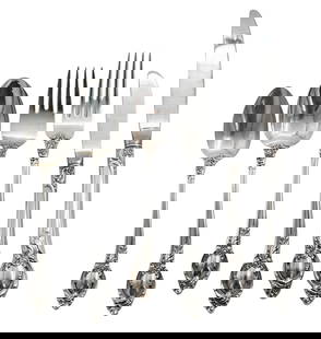 98 Piece Reed and Barton Sterling Silver Flatware Set in Cameo Pattern: 98 Piece Reed and Barton Sterling Silver Flatware Set in Cameo Pattern to include 17 dinner forks, 15 salad forks, 12 tablespoons, 35 teaspoons, one serving spoon, 14 dinner knives, two butter knives,